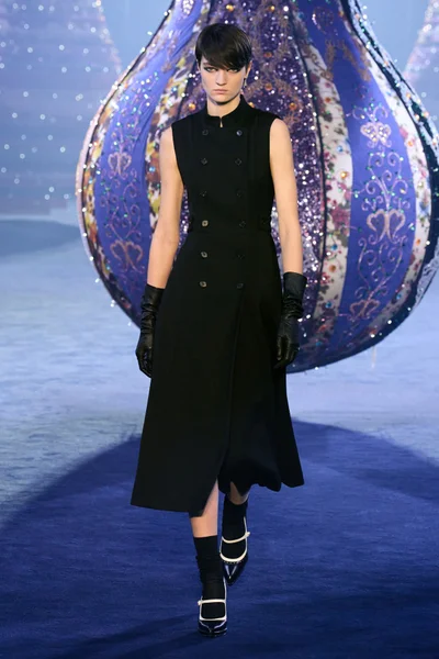 Look 19